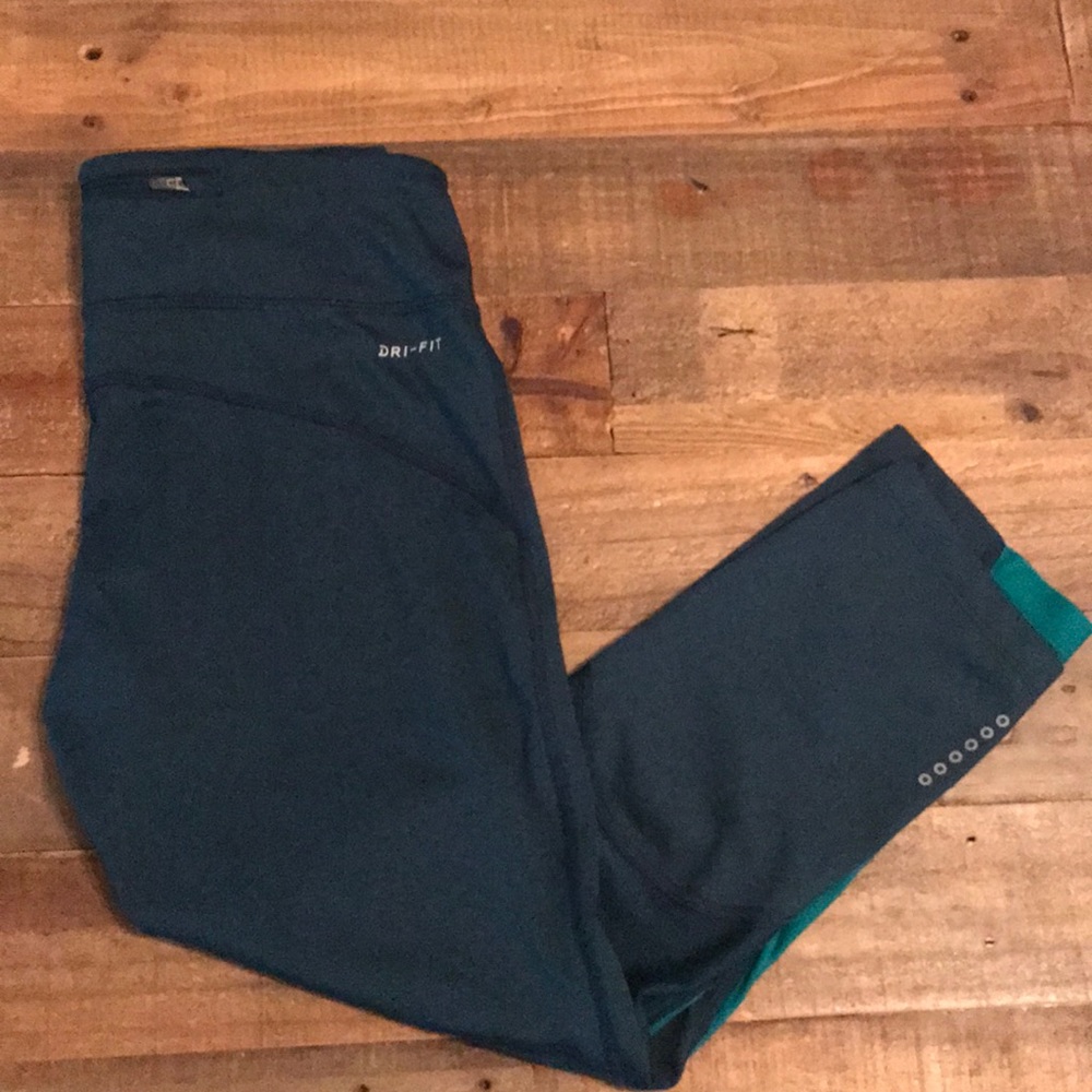 Nike cropped leggings